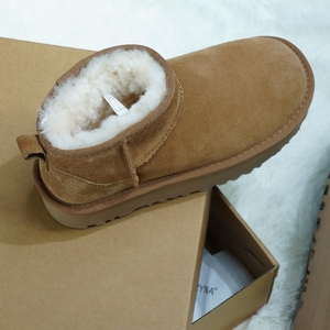 Direct Factory Sale Trendy Winter Snow Boots with Insulated Thermal Protection for Outdoor Walking <strong>Uggs</strong> - Product Image 6