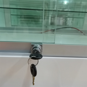 Gabinete médico de vidrio con pantalla estéreo MCM Curio con puerta de vidrio para almacenamiento de joyas V-Done - Product Image 2