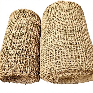 Filet géotextile en fibre de coco brute, durable et écologique, pour la prévention de l'érosion des sols, le renforcement paysager et les applications en béton - Product Image 1