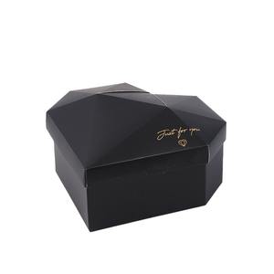 Juego de caja de flores en forma de corazón especial tridimensional Embalaje de piel de tres piezas para flores Cubo de abrazo Caja de regalo Caja de recuerdo - Product Image 5
