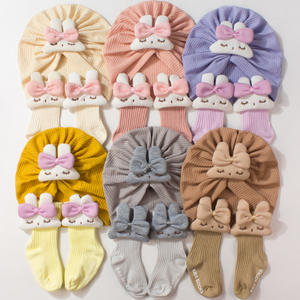 Conjunto de 2 piezas Nuevo conjunto de sombrero de bebé Lindo Color sólido Conejito Medias para niños Sombrero suave Conjunto de calcetines - Product Image 5