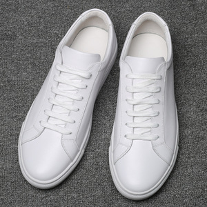 Zapatillas de Cuero Blancas Clásicas con Logotipo Personalizado, de Caña Baja, Modernas y Casuales para Hombre - Product Image 1