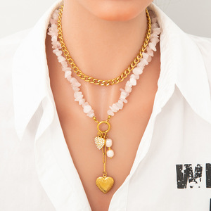 Collier superposé tendance plaqué or 18 carats avec pendentif cœur en pierre naturelle, chaîne claviculaire multi-brins pour femme - Product Image 1