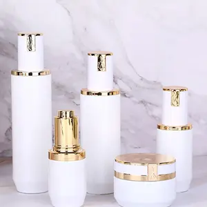 Luxo fantasia branco fosco 100 ml 120 ml vidro garrafas frascos conjunto recipientes com tampas de madeira para cosméticos embalagem