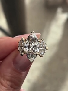 Bague de fiançailles de luxe en or jaune massif 14K 18K avec diamant de laboratoire taille marquise 3 carats et diamants latéraux taille marquise, certifiée IGI D-E-F - Product Image 1