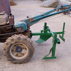 Arado Metálico Rojo con Cuchillas Verdes para Uso Agrícola - Product Image 6