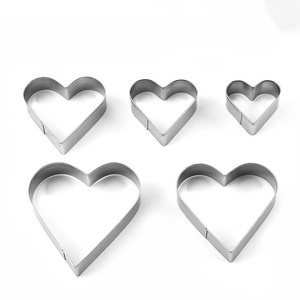 Ensemble de 5 <span class=keywords><strong>emporte</strong></span>-pièces en forme de cœur en acier inoxydable, petits moules à biscuits pour enfants, fêtes d'<span class=keywords><strong>anniversaire</strong></span> et de fin d'année - Product Image 5