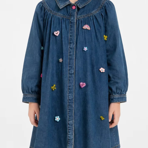 Vestido de mezclilla de moda para niñas, manga larga, con solapa, adornos coloridos, vestido camisero informal de mezclilla para niñas pequeñas - Product Image 2