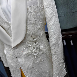 Ensemble Costume Trois Pièces Haut de Gamme <span class=keywords><strong>Blanc</strong></span> Perlé Fait Main Printemps Été 2025 <span class=keywords><strong>pour</strong></span> <span class=keywords><strong>Homme</strong></span>, Veste Blazer Gilet <span class=keywords><strong>Pantalon</strong></span> Formel <span class=keywords><strong>pour</strong></span> <span class=keywords><strong>Mariage</strong></span> Banquet - Product Image 2