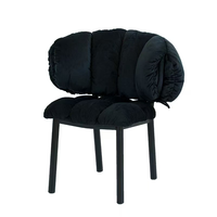 Chaise de salle à manger de luxe légère et moderne, style nordique, avec dossier en velours et coussin moelleux, idéale pour les hôtels, les maisons, les maisons d'hôtes et les restaurants
