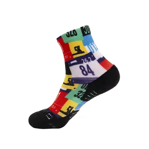 2024 Newest Reusable Stocked Fashion Breathable Thick Sporty Men Design Custom Printing Socks