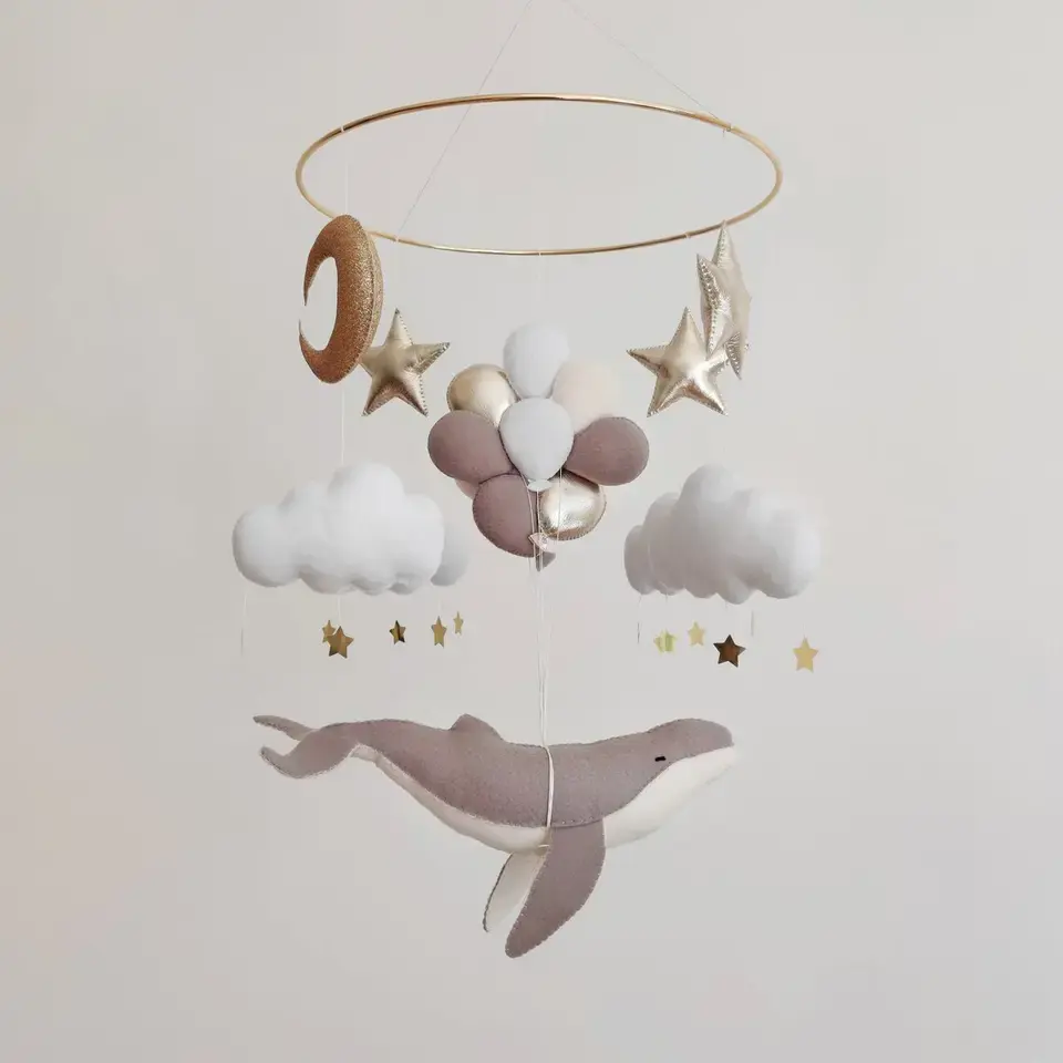 Ballon de baleine en feutre pour bébé, mobile pour bébé garçon narwhal, décor de crèche nautique, mer océan, berceau suspendu mobile
