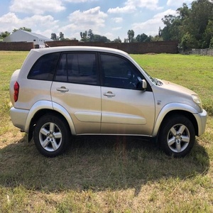 Toyota RAV4 2005 Usada en Buen Estado, 5 Puertas, Transmisión Manual, Tracción en las Cuatro Ruedas, Asientos de Cuero, Aire Acondicionado, Rines de 17 Pulgadas, SUV en Venta - Product Image 3