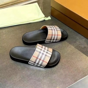 Designer Fashion Sandals Summer <strong>Black</strong> Luxury Beach Factory Wholesale 2025 Trending Outdoor Non-slip Casual <strong>Slippers</strong> - Product Image 2