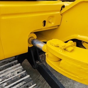 Mini-excavatrice Komatsu PC40MR d'occasion, marque japonaise, 4 tonnes, petite excavatrice sur chenilles, équipement de terrassement et de creusement d'occasion. - Product Image 3