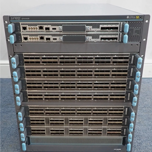 Juniper Networks QFX10008 d'occasion, 2xQFX10000-30C, 4xQFX10000-36Q, PoE, 12 ports, capacité 400 Gbit/s - Product Image 3