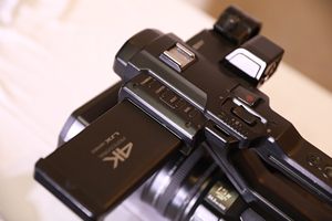 Caméra vidéo Panasonic UX90MC (AG-UX90) 4K avec zoom 15x, en bon état, utilisée <span class=keywords><strong>pour</strong></span> les mariages et les événements - Product Image 4