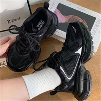 Baskets de sport pour femmes blanches respirantes vente en gros Chaussures à plateforme épaisses légères pour femmes Caractéristique flexible pour l'automne et le printemps