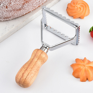 Outils de pâtisserie, moule à raviolis manuel, <span class=keywords><strong>emporte</strong></span>-pièce <span class=keywords><strong>pour</strong></span> biscuits, <span class=keywords><strong>emporte</strong></span>-pièce <span class=keywords><strong>pour</strong></span> gâteaux avec manche en bois - Product Image 4