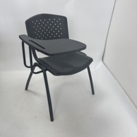 Chaise d'entraînement en plastique avec tablette d'écriture et dossier ventilé pour salle de classe