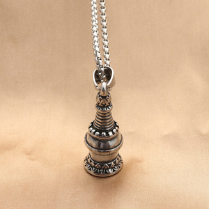 Yunnique – collier avec pendentif pagode en acier inoxydable pour hommes, Design géométrique rétro, forme de pyramide, bijoux à la mode - Product Image 4