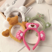 Super adorable peluche tridimensionnelle grenouille à fourrure mignonne dessin animé lapin fraise ours visage épingle à cheveux bandeau pour femmes