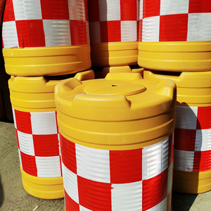 Barrière de sécurité routière en plastique réfléchissant jaune 50x70, type bouche, remplissable d'eau, poteau de signalisation de haute intensité prismatique - Product Image 5