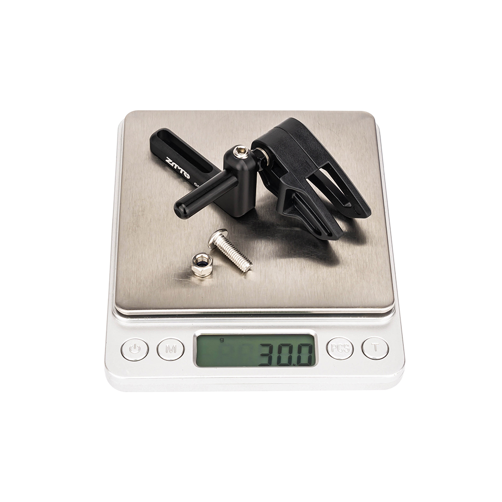 フロントディレイラーに取り付けられたZTTOロードバイククロス