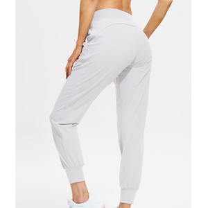 Pantalones de Yoga de cintura alta para mujer Pantalones de chándal de color blanco Streetwear Joggers con logotipo Talla XL - Product Image 4