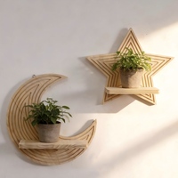 Nouvelle étagère murale créative transfrontalière en bois de pin et jardinière en forme d'étoile et de lune avec artisanat en bois pour la décoration intérieure