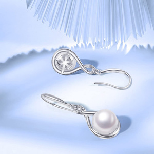 Orecchini Pendenti a Croce Simil-Perla per Donne, Eleganti Orecchini Pendenti per Uso Quotidiano e Feste, Gioielli alla Moda - Product Image 2
