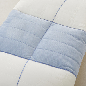 Oreiller ergonomique 3 zones SUPER bleu-blanc à blocs de couleur, avec maille rafraîchissante et matelassage 3D, adapté aux dormeurs sur le dos et sur le côté, lavable en machine - Product Image 3