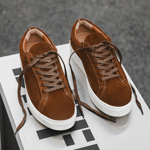 Chaussures décontractées de style running et walking en cuir de vachette suédé de haute qualité avec logo personnalisé pour hommes - Product Image 2