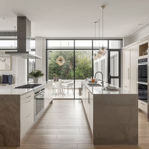Meubles de cuisine européens et américains, ensemble de meubles de cuisine en bois massif de luxe, meubles de cuisine en bois sculpté antique - Product Image 1