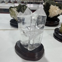 Tour de quartz clair brut de cristal de guérison naturel de point de quartz clair de grande taille pour la décoration