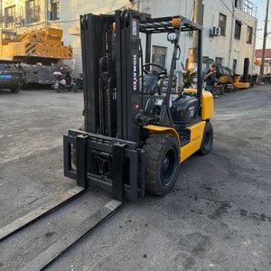 Montacargas Diésel Komatsu FD30T-17 Usado Original de Japón, 3 Toneladas, Mástil de Tres Secciones, Pocas Horas de Trabajo, Equipo de Manipulación para Almacén - Product Image 2
