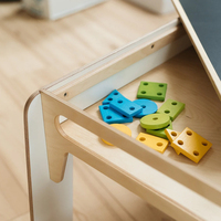 Table à sable et à eau moderne en bois pour bébé, améliorée et enrichie en fonctionnalités, pour le jeu et l'apprentissage, favorisant une expérience d'apprentissage stimulante
