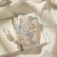 Carnet à feuilles mobiles vintage avec couverture en tissu brodé de fleurs, pages détachables et boutons élégants