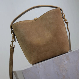 Sangle de chaîne en cuir de veau véritable de luxe à fermeture magnétique détachable avec pochette amovible pour femme - Product Image 1