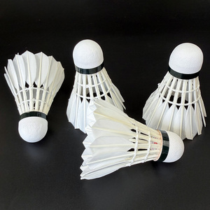 Volants de badminton professionnels SNOWPEAK T2 A+ en plumes d'oie de quatrième qualité, durables et à haute performance pour l'entraînement - Product Image 5