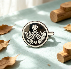 Pin de solapa metálico pequeño y moderno, broche de inspiración vintage, bonito adorno esmaltado, accesorios para ropa y bolsos, venta al por mayor de fábrica - Product Image 1
