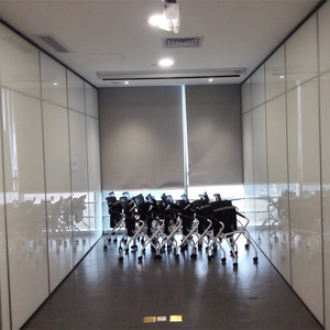 Pareti <span class=keywords><strong>Divisorie</strong></span> Pieghevoli in Alluminio dal Design Moderno, Dimensioni Personalizzabili, per Uffici, Magazzini e Sale Banchetti in Bahrain - Product Image 2