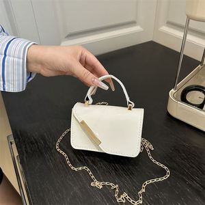 Elegant and Luxurious Women's Crossbody <b>Bag</b> Fashionable and Stylish Solid Color Simple Chain Shoulder Handbag - Product Image 2