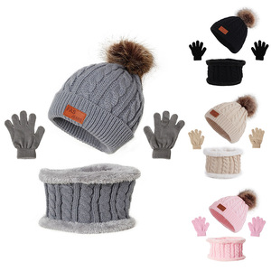 Vente en gros de lot de 3 en 1 personnalisé pour enfants : <span class=keywords><strong>bonnet</strong></span>, écharpe <span class=keywords><strong>et</strong></span> gants en tricot avec <span class=keywords><strong>pompon</strong></span> pour l'hiver - Product Image 1