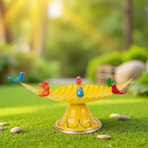 Redeco-Mangeoire à oiseaux en métal coloré en forme de feuille, mangeoire à oiseaux artistique en métal, mangeoire pour animaux, station d'alimentation pour jardin extérieur - Product Image 4