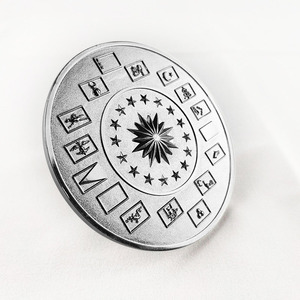 Pièces commémoratives en alliage de zinc style pièce de monnaie antique, personnalisées par le fabricant, avec motif croix et signe astrologique, en forme de disque, couleur argent. - Product Image 2