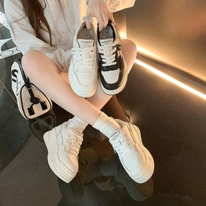2024 primavera nuove <span class=keywords><strong>scarpe</strong></span> sportive traspiranti per donne Casual in bianco e nero studenti <span class=keywords><strong>con</strong></span> <span class=keywords><strong>suola</strong></span> spessa <span class=keywords><strong>scarpe</strong></span> da <span class=keywords><strong>donna</strong></span> - Product Image 5