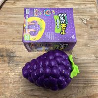 Jouet anti-stress souple en forme de fruits de grande taille : fraise, maïs, cacahuète géante, raisins – Balle à presser en TPR souple