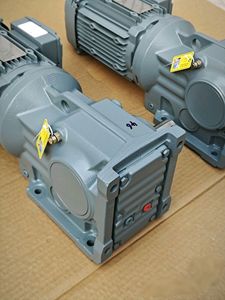 Motore a Induzione AC <span class=keywords><strong>DRN</strong></span>/DRS/DT/DR 90S4 90L4 1.1kW 1.5kW 4 Poli IE3 B3/B5/B14 400V 1460rpm IP54 Trifase - Product Image 2