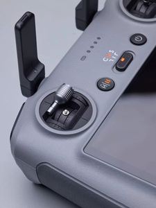 Original pour DJI Mavic 4 Pro (DJI RC 2) – Drone avec caméra phare à triple objectif 100MP, capteur CMOS 4/3 Hasselblad et vidéo HDR 6K/60fps - Product Image 4